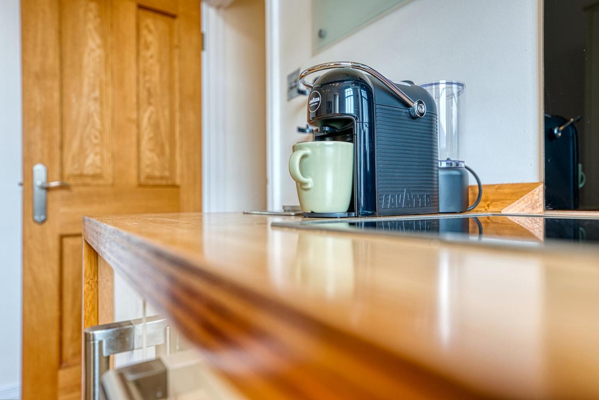 2 Bed Stunning Chic Modern Spacious Apt, Ocean Village, Southampton - Plenty Of Parking - By Blue Puffin Stays Buitenkant foto
