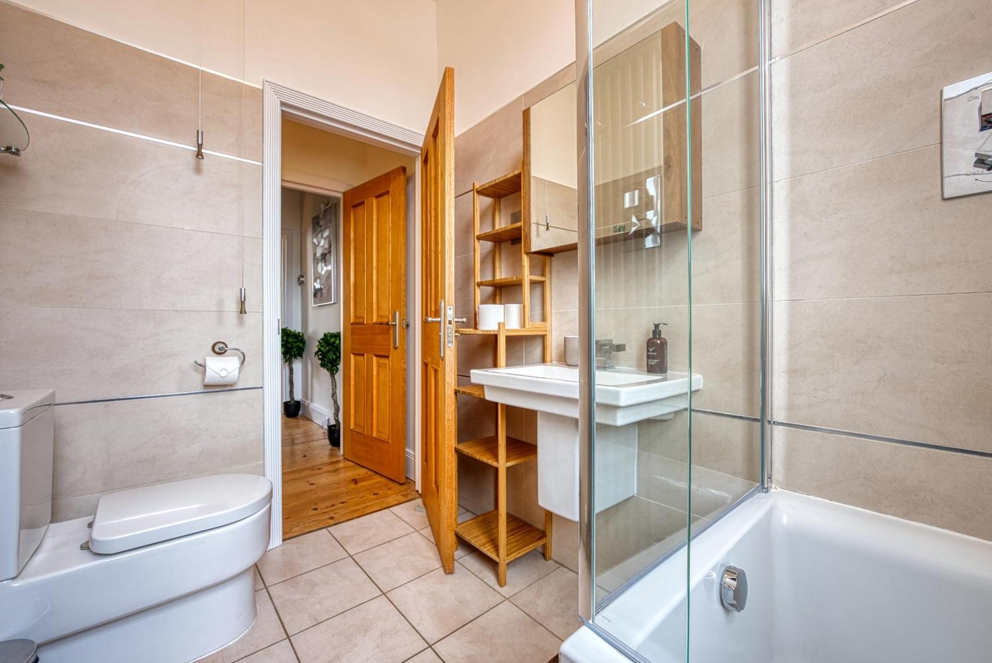 2 Bed Stunning Chic Modern Spacious Apt, Ocean Village, Southampton - Plenty Of Parking - By Blue Puffin Stays Buitenkant foto