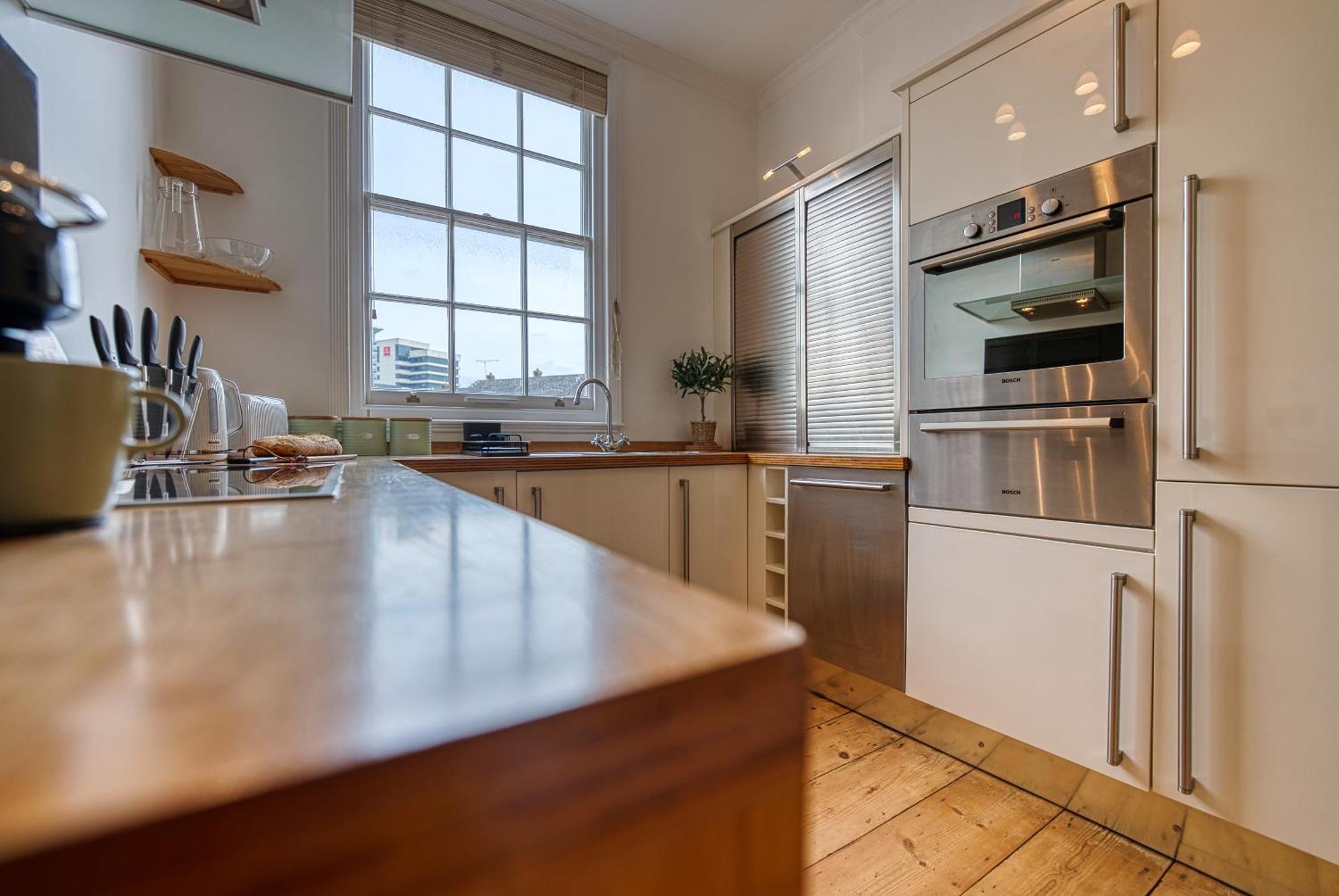 2 Bed Stunning Chic Modern Spacious Apt, Ocean Village, Southampton - Plenty Of Parking - By Blue Puffin Stays Buitenkant foto
