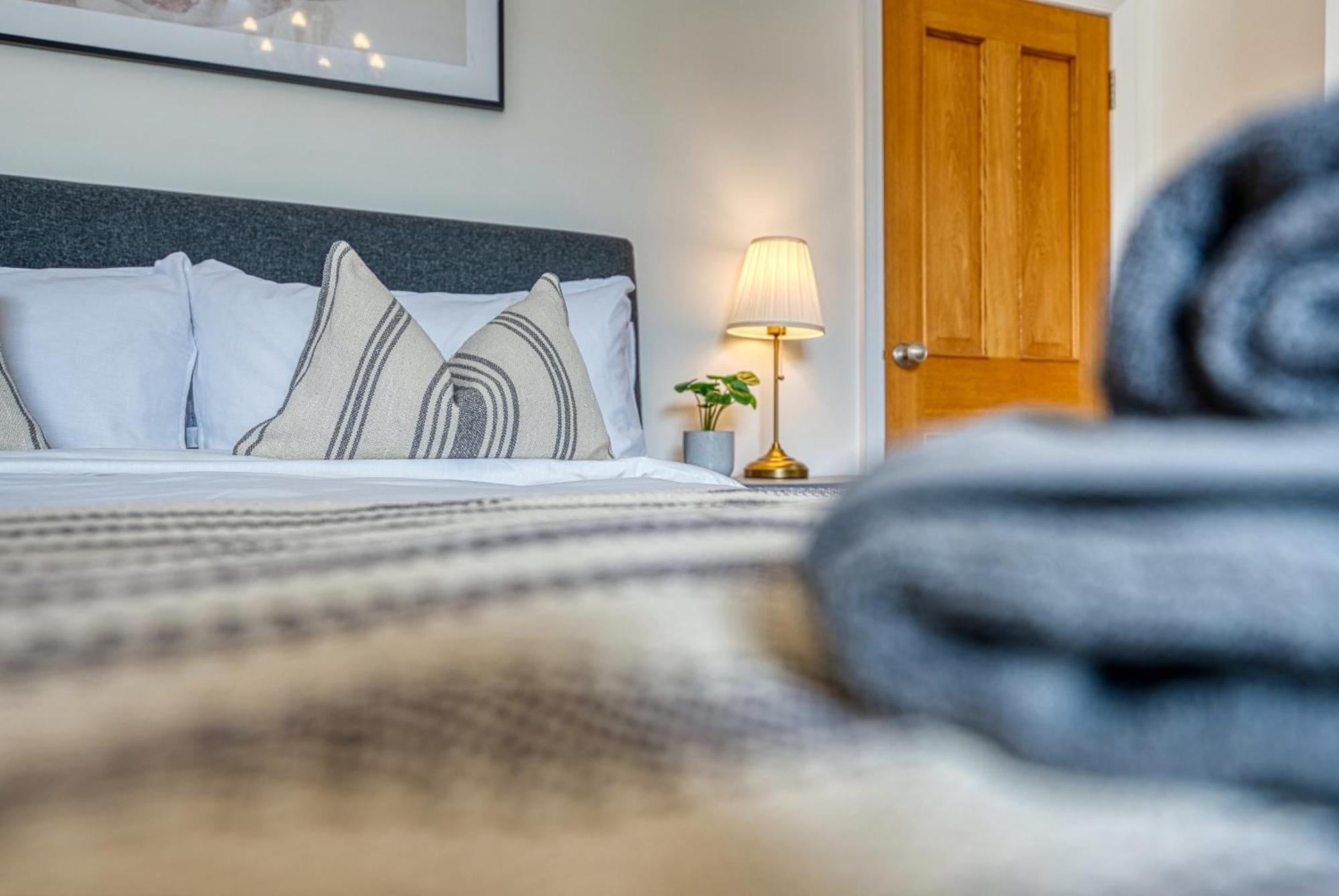 2 Bed Stunning Chic Modern Spacious Apt, Ocean Village, Southampton - Plenty Of Parking - By Blue Puffin Stays Buitenkant foto